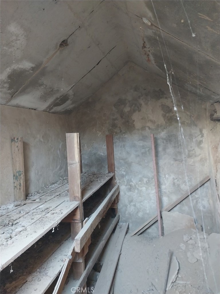 https://media.crmls.org/medias/f6c4a2df-00d0-4d52-835a-909d85c5d589.jpg?preset=X-Large