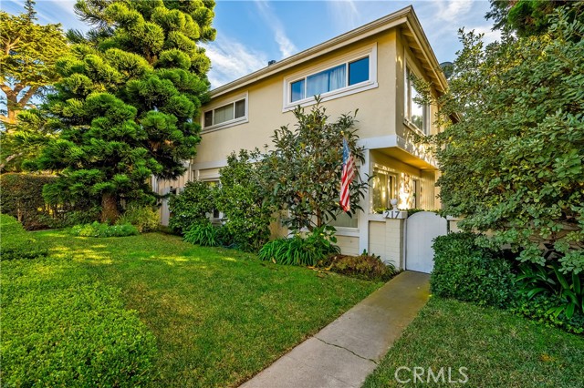 217 Cypress Street, Laguna Beach CA: https://media.crmls.org/medias/f6c4d999-705d-4d25-9a77-096c0f2ca867.jpg