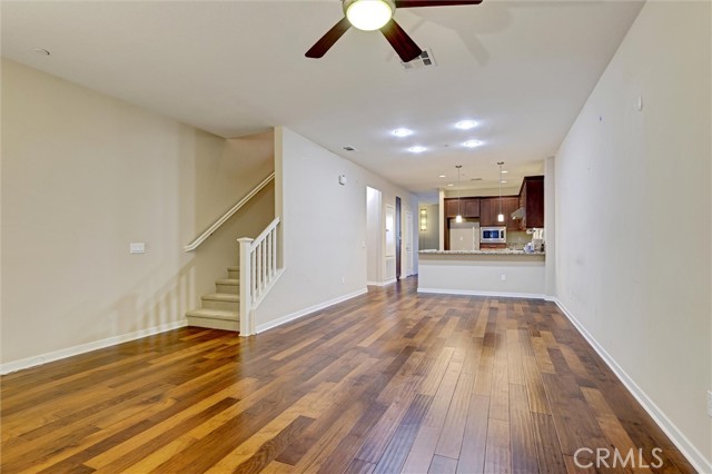 Detail Gallery Image 9 of 37 For 1568 W Artesia Square #E,  Gardena,  CA 90248 - 2 Beds | 2/1 Baths