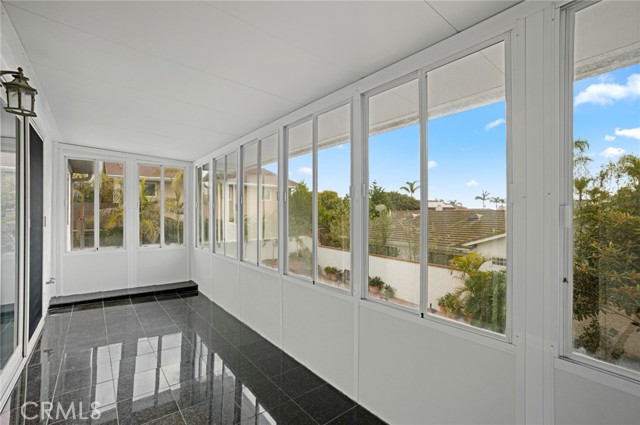1300 Antigua Way, Newport Beach CA: https://media.crmls.org/medias/f6c6923c-ea06-4a98-b4e0-9403791eba21.jpg