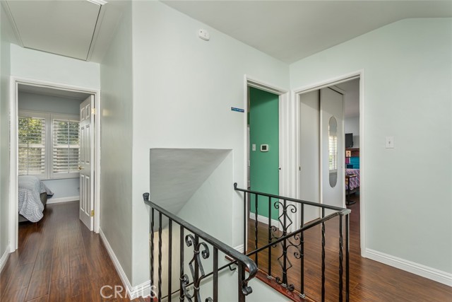 1967 Hilldale Drive, La Canada Flintridge CA: https://media.crmls.org/medias/f6c6b4bb-6413-40b2-bc4f-7aa0df27ef25.jpg