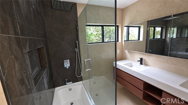 5100 Fallbrook photo 11