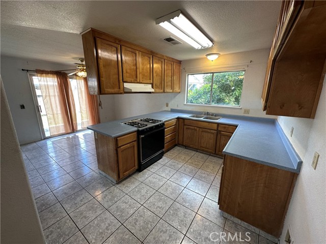 Detail Gallery Image 6 of 16 For 2520 Bright Ct, Merced,  CA 95348 - 3 Beds | 2 Baths