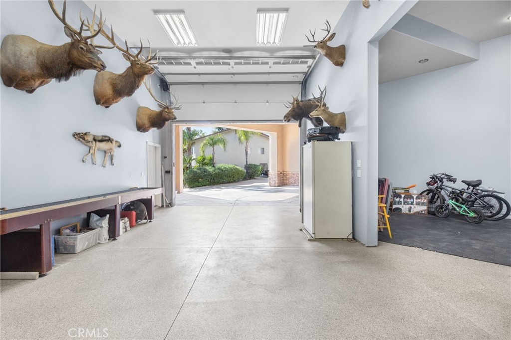 https://media.crmls.org/medias/f6ca0057-4ad4-4fdf-9a1b-f3ac24454841.jpg?preset=X-Large