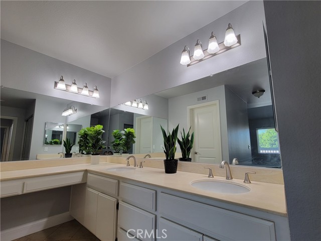 429 Tangelo, Irvine CA: https://media.crmls.org/medias/f6ca261b-032d-4180-8927-f4fbbe4e9bd5.jpg