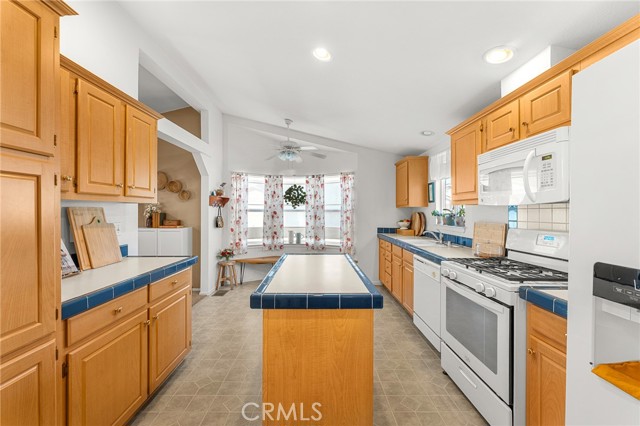 Detail Gallery Image 7 of 40 For 140 W Pioneer #133,  Redlands,  CA 92374 - 2 Beds | 2 Baths