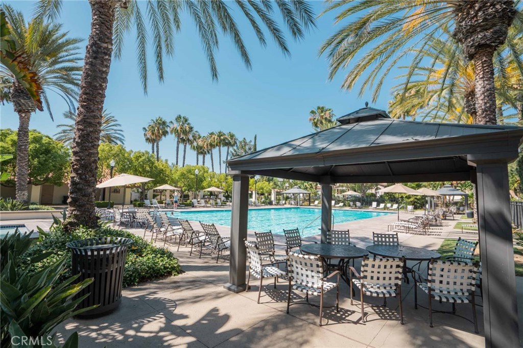 https://media.crmls.org/medias/f6cb8513-35b7-442e-8763-a88b91d46700.jpg?preset=X-Large