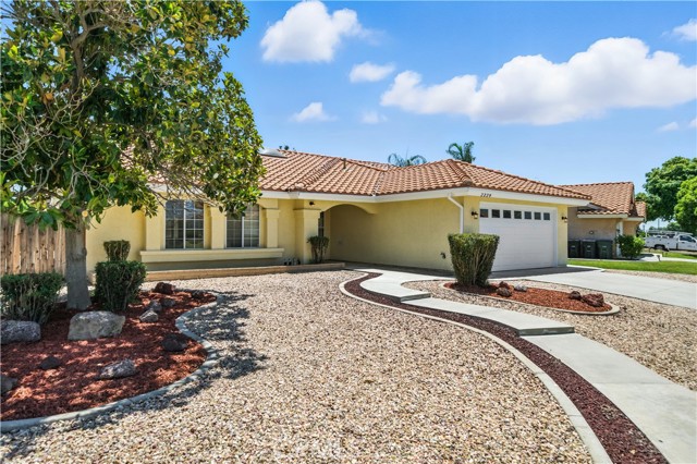Detail Gallery Image 2 of 45 For 2229 Garland Way, Hemet,  CA 92545 - 3 Beds | 2 Baths