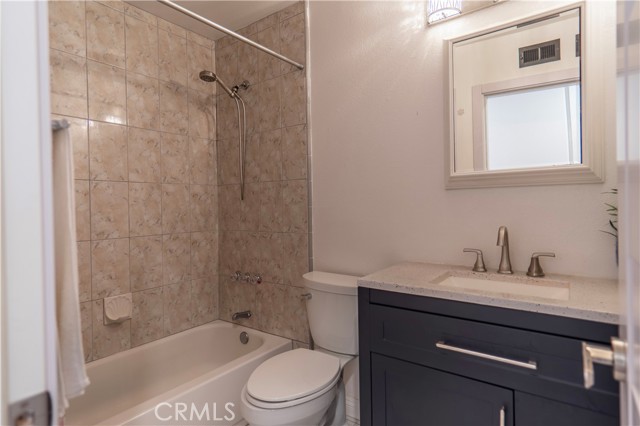 Detail Gallery Image 14 of 22 For 7554 Corbin #4,  Reseda,  CA 91335 - 2 Beds | 1 Baths