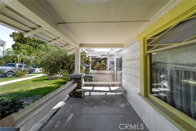 748 E Monterey Avenue, Pomona CA: https://media.crmls.org/medias/f6cd4418-da1d-460c-912a-f997c5e7f78d.jpg