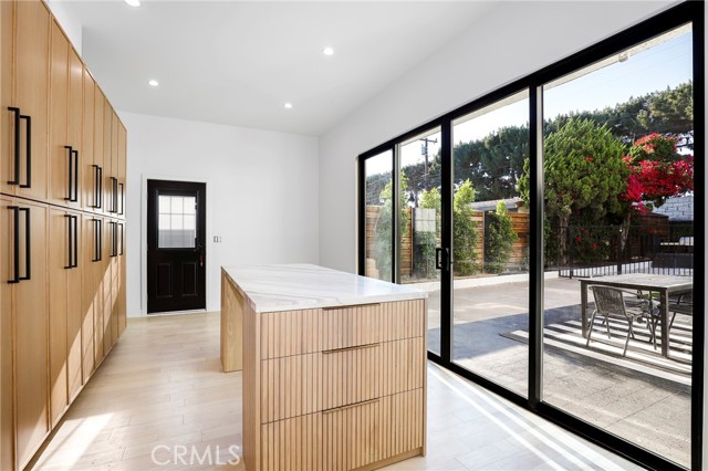 Detail Gallery Image 11 of 59 For 5633 E Deborah St, Long Beach,  CA 90815 - 5 Beds | 4 Baths
