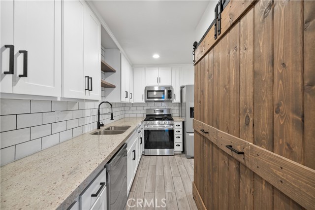 Detail Gallery Image 6 of 27 For 31311 the Old Rd #B,  Castaic,  CA 91384 - 3 Beds | 2/1 Baths