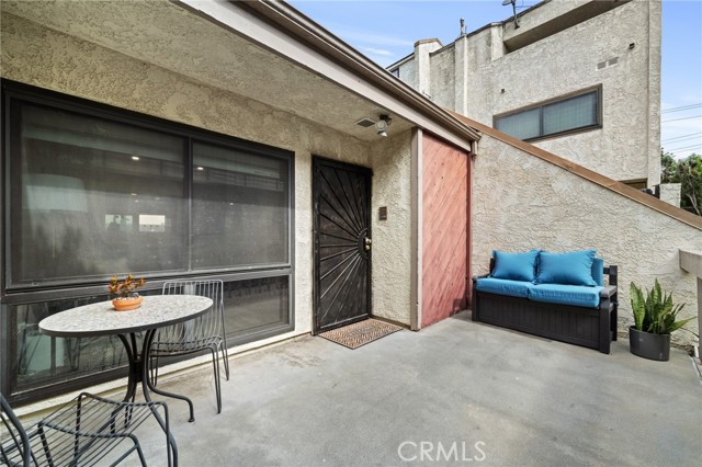 Detail Gallery Image 2 of 20 For 310 W Imperial Ave #4,  El Segundo,  CA 90245 - 2 Beds | 2/1 Baths