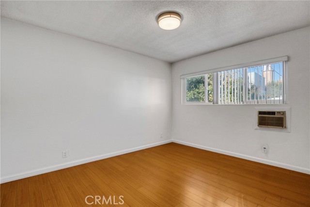 Detail Gallery Image 12 of 19 For 6643 De Longpre #5,  Los Angeles,  CA 90028 - 2 Beds | 2 Baths