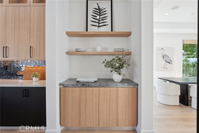 Detail Gallery Image 23 of 74 For 13807 Magnolia Bld, Sherman Oaks,  CA 91423 - 5 Beds | 4/1 Baths