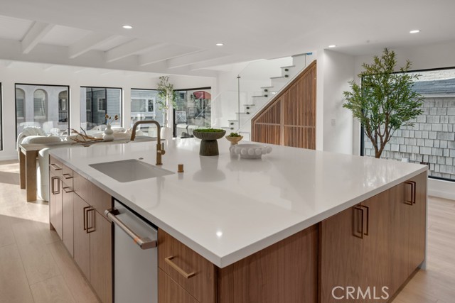 58 66th Place, Long Beach CA: https://media.crmls.org/medias/f6d1a88a-baf3-4d4d-b402-e2e13f361924.jpg