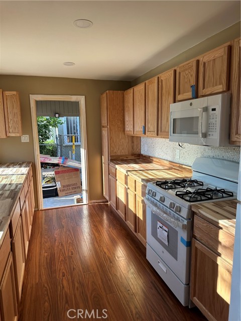 Detail Gallery Image 7 of 23 For 12122 Utah, South Gate,  CA 90280 - 2 Beds | 1 Baths