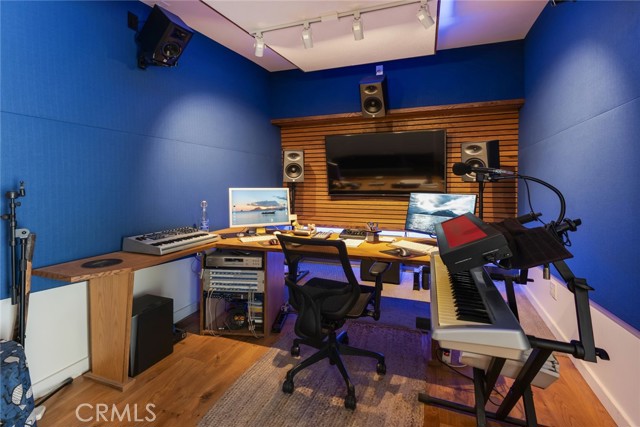 9107 Olin Street, Los Angeles CA: https://media.crmls.org/medias/f6d22ca1-6b19-4337-9cfb-efd0c57c9553.jpg