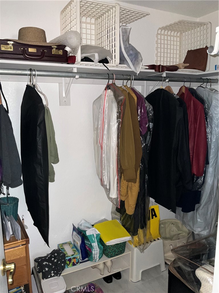https://media.crmls.org/medias/f6d32ce6-2a90-4a97-b9eb-979560882d0c.jpg?preset=X-Large