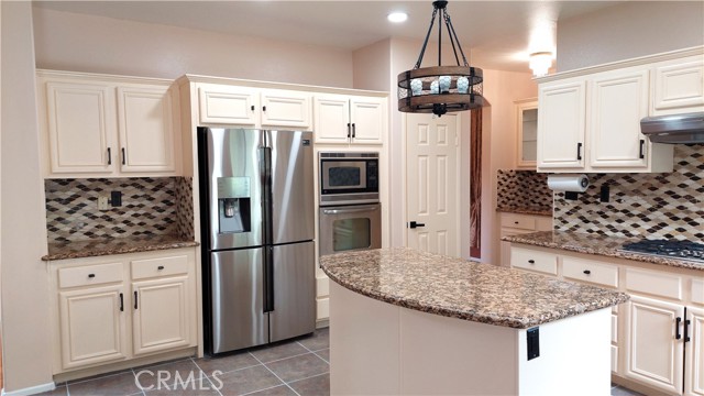 21107 Oakleaf Canyon Drive, Newhall CA: https://media.crmls.org/medias/f6d342d4-905e-4ae7-8efa-92ebd6eb8ee0.jpg