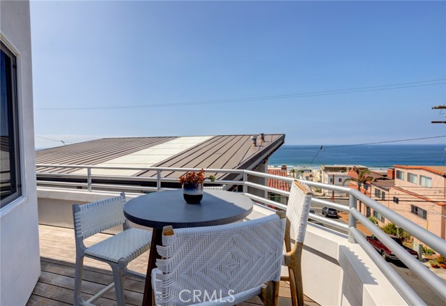 320 23rd Street, Manhattan Beach, California 90266, 3 Bedrooms Bedrooms, ,Residential,Sold,23rd,SB21207459