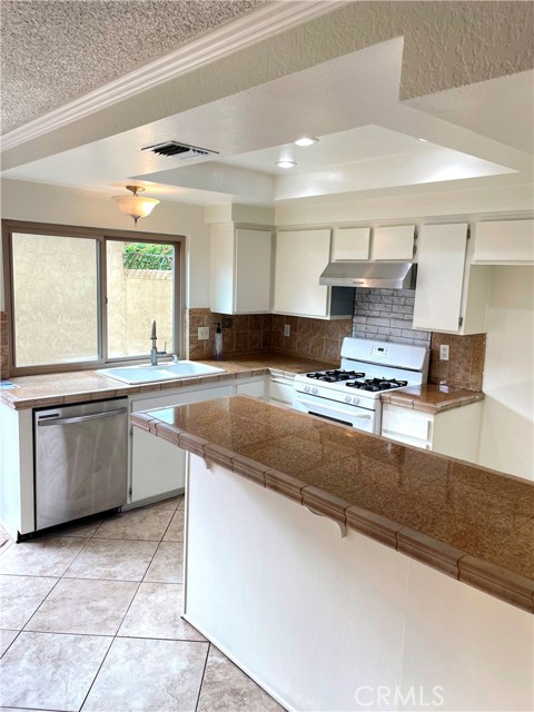 1077 Santo Antonio S Drive, Colton CA: https://media.crmls.org/medias/f6d3a901-65e1-4858-bc6b-9916eab5de9a.jpg