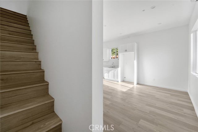 Detail Gallery Image 10 of 19 For 8514 Wilbur Ave, Northridge,  CA 91324 - 3 Beds | 3 Baths