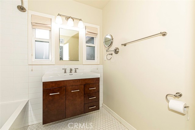 Detail Gallery Image 18 of 27 For 15808 Valerio St, Van Nuys,  CA 91406 - 3 Beds | 2 Baths