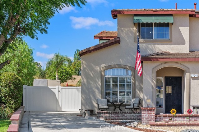 Detail Gallery Image 3 of 35 For 37241 Floral Creek Cir, Murrieta,  CA 92562 - 4 Beds | 3 Baths