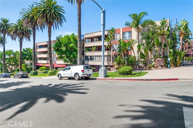 Beautiful Briarwood Condos!