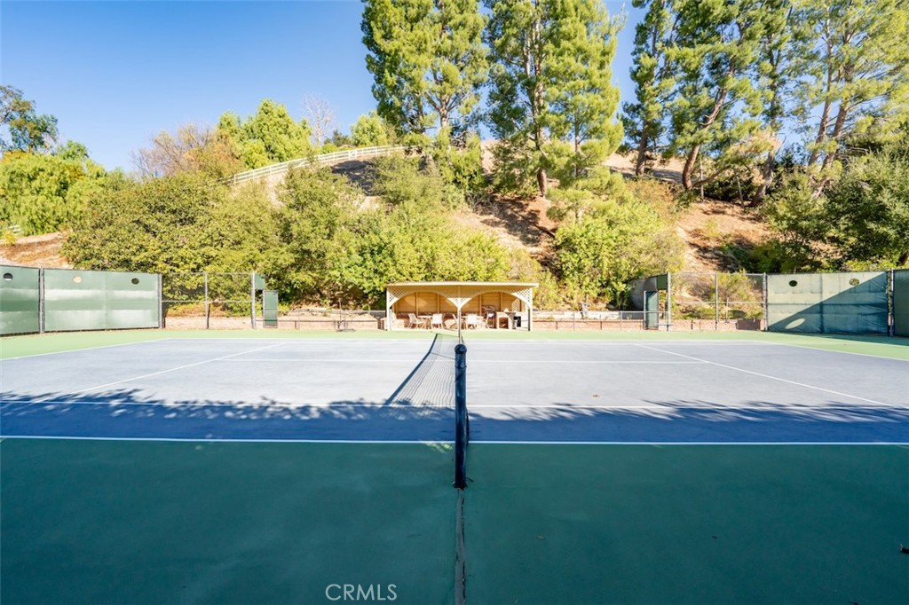 https://media.crmls.org/medias/f6d468a5-69f1-42a4-8726-44d65131ca1b.jpg?preset=X-Large