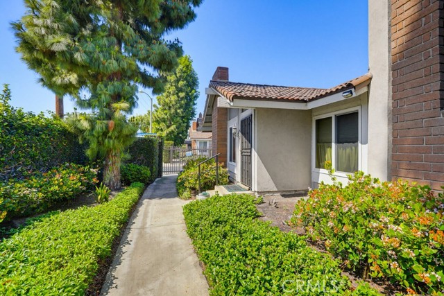 Detail Gallery Image 3 of 50 For 5595 Tiffany Ave, Garden Grove,  CA 92845 - 2 Beds | 2 Baths