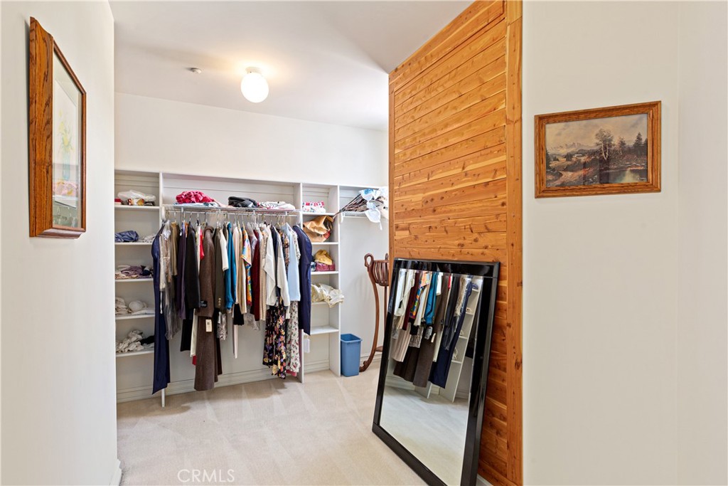 https://media.crmls.org/medias/f6d595b1-1f4d-4f56-af40-5fabe60a177a.jpg?preset=X-Large