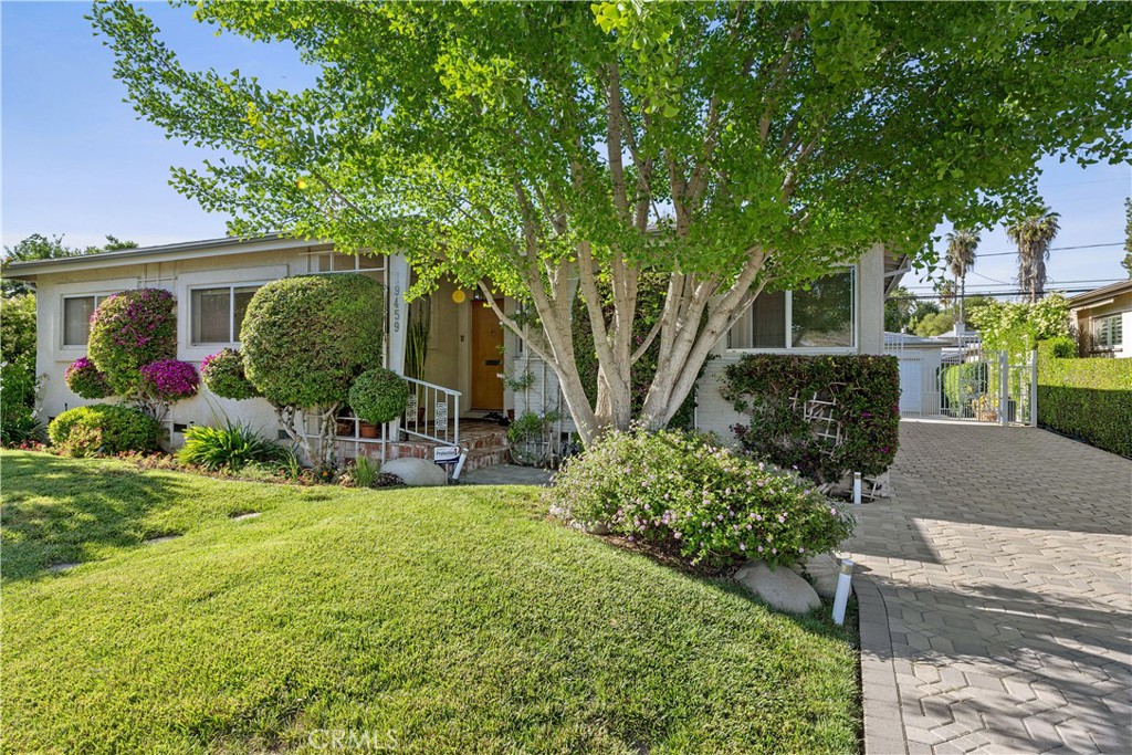 19459 Friar Street, Tarzana, CA 91335