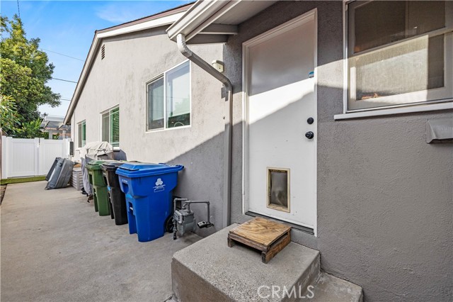 17955 Archwood Street, Reseda CA: https://media.crmls.org/medias/f6d5ba84-f1bc-4607-bc2e-153e9b5aca18.jpg
