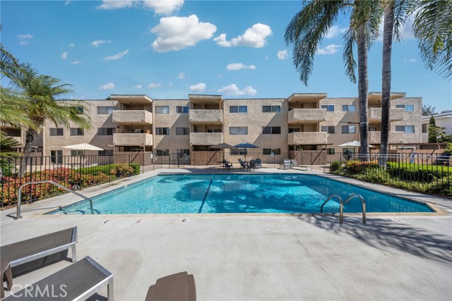 2386 E Del Mar Boulevard, Pasadena CA: https://media.crmls.org/medias/f6d6695b-712c-4627-838c-a84cddb18146.jpg