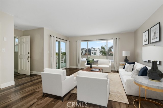 Detail Gallery Image 3 of 23 For 420 1/2 Narcissus, Corona Del Mar,  CA 92625 - 2 Beds | 1 Baths