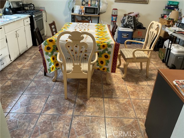 Detail Gallery Image 4 of 7 For 915 R St, Merced,  CA 95341 - 3 Beds | 1 Baths