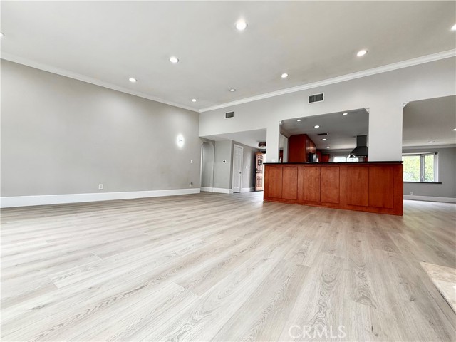 Detail Gallery Image 8 of 73 For 24204 Calvert, Woodland Hills,  CA 91367 - 6 Beds | 3 Baths