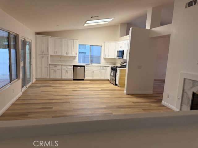 https://media.crmls.org/medias/f6d84dd0-9adb-4b84-ad2b-9d0f9ee03b29.jpg?preset=X-Large