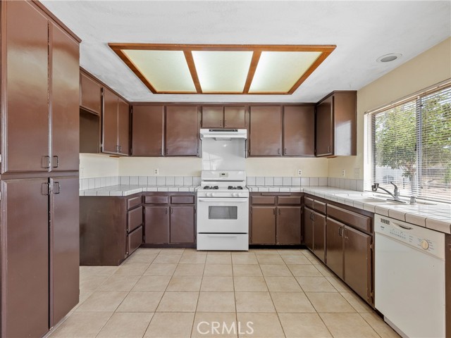 Detail Gallery Image 10 of 37 For 11070 Neola Rd, Apple Valley,  CA 92308 - 3 Beds | 2 Baths