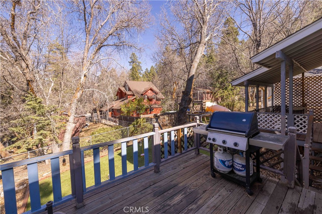 https://media.crmls.org/medias/f6d912f8-6c0f-4b0d-9daa-ae9b1eaf7a8f.jpg?preset=X-Large