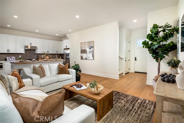 Detail Gallery Image 3 of 22 For 18016 Roch Ct, Fountain Valley,  CA 92708 - 3 Beds | 2/1 Baths