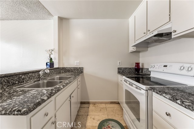 Detail Gallery Image 6 of 33 For 5530 Ackerfield Ave #206,  Long Beach,  CA 90805 - 2 Beds | 1 Baths