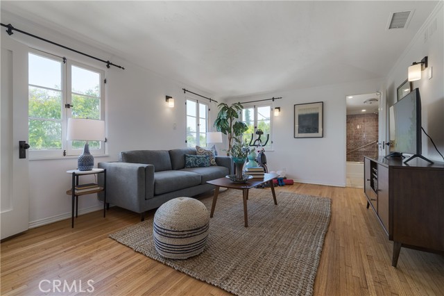 516 E Stocker Street, Glendale CA: https://media.crmls.org/medias/f6daa466-d503-4305-89a5-c7c8f8e20a9d.jpg