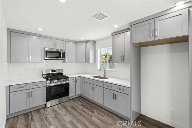 11062 Oneida Avenue, San Fernando CA: https://media.crmls.org/medias/f6db0eac-b69a-4a61-8766-5a1003ae0eb8.jpg