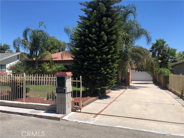 6995 Barton St, San Bernardino, CA 92404