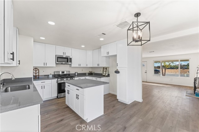 Detail Gallery Image 9 of 38 For 40131 E 174th St, Palmdale,  CA 93591 - 4 Beds | 2 Baths