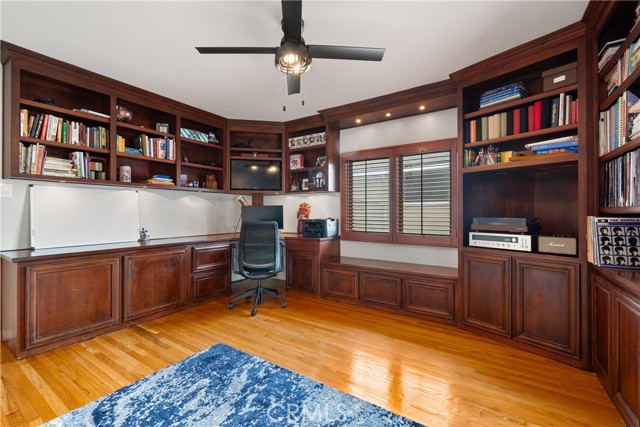 6860 E Roxanne Way, Long Beach CA: https://media.crmls.org/medias/f6dc32d7-baf9-4a91-81df-1dd8aa0bc664.jpg