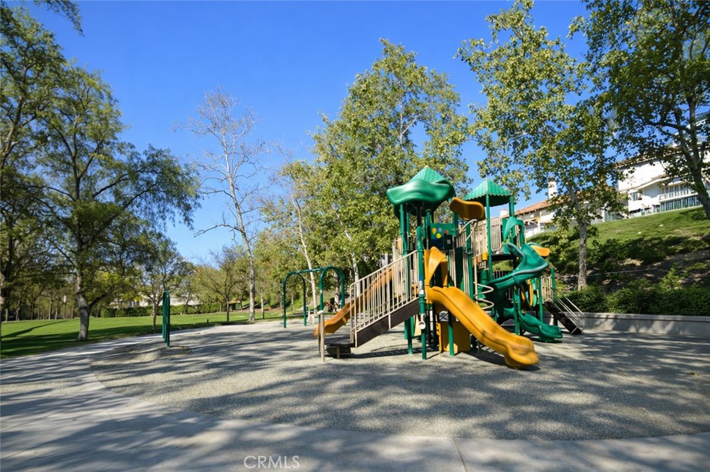 https://media.crmls.org/medias/f6dc94fe-952d-4eed-986c-160bb5fde68f.jpg?preset=X-Large